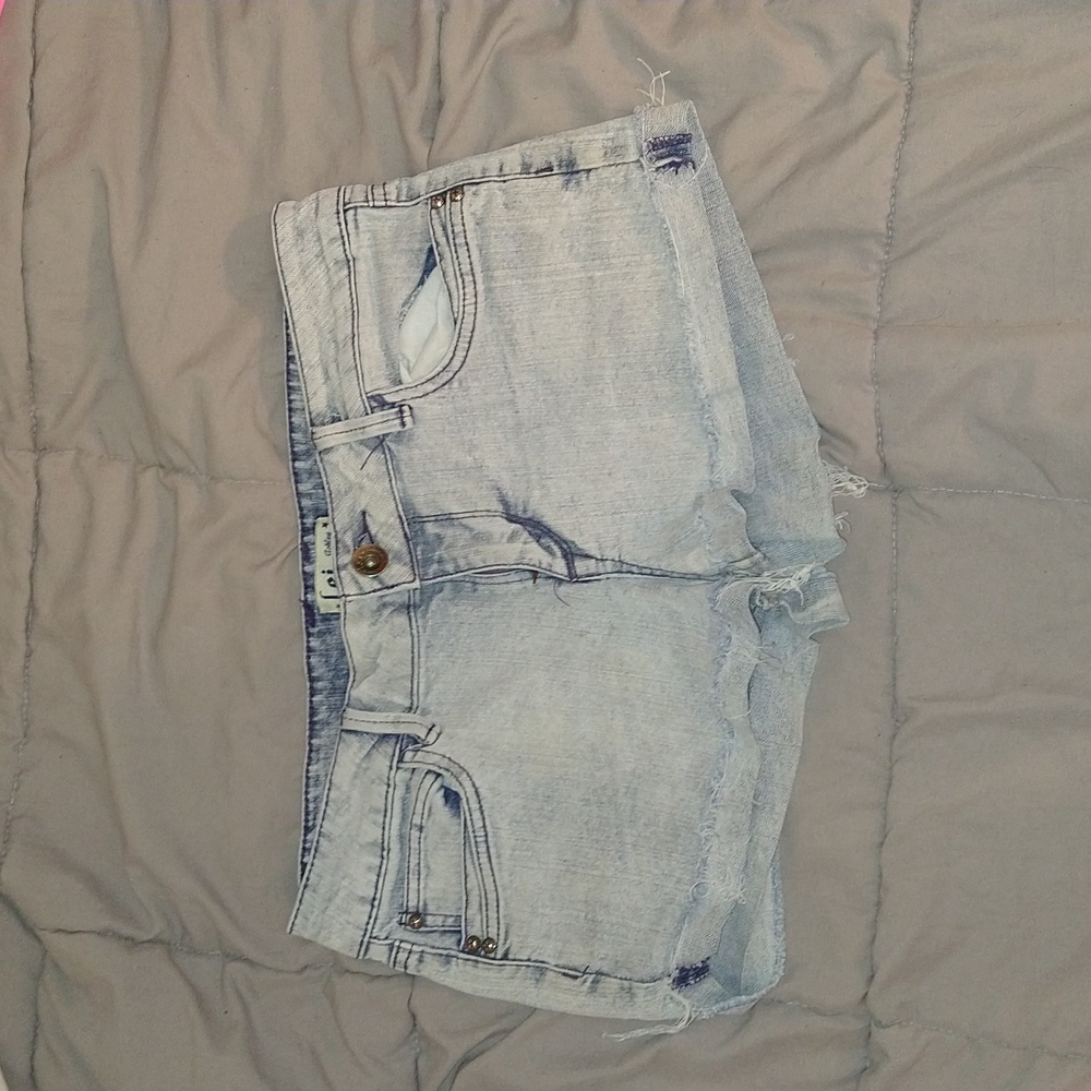 Shorts - Picture 2 of 5